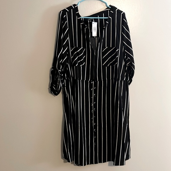 torrid Dresses & Skirts - Torrid size 4 dress. NWT.